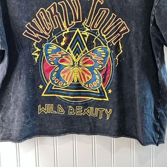 Wild Beauty World Tour Caution To The Wind Tee Women’s Medium Crop Short Sleeve - Picture 4 of 6